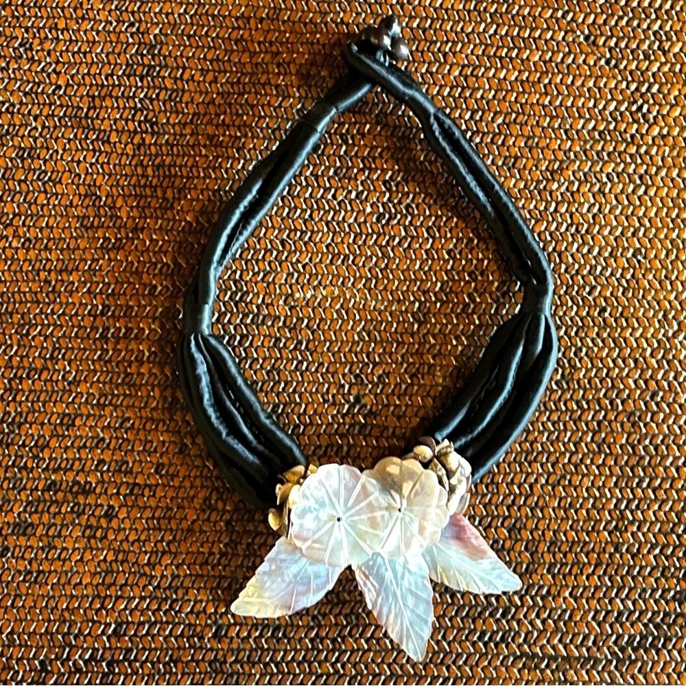 NEW Handmade Mother of Pearl Seashell Bib Choker Statement Necklace Silk Cord